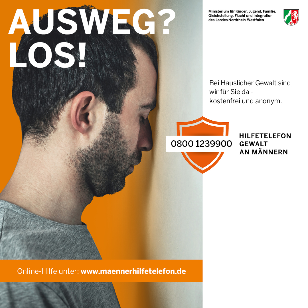 Zu sehen ist ein Mann. der sein Gesicht an eine Wand anlehnt. Über ihm steht "Ausweg? Los!", unter ihm "Online-Hilfe unter: www.maennerhilfetelefon.de". Rechts daneben steht auf einem weissen Balken das Logo des Ministeriums und des Hilfetelefons Gewalt an Männern. Die Nummer ist 0800 1239900.