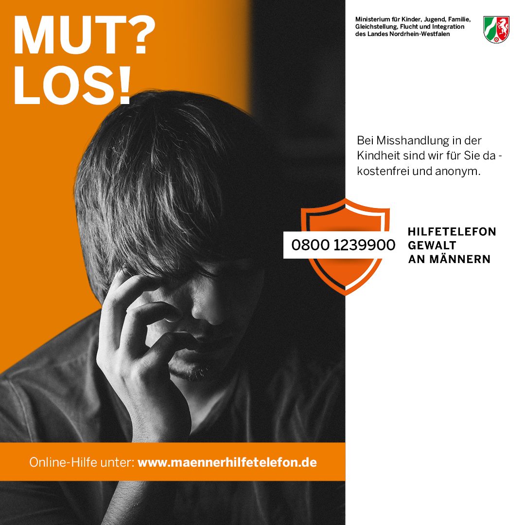 Ein Mann kauert sich zusammen. Über ihm steht "Mut? Los!", unter ihm steht "Online-Hilfe unter: www.maennerhilfetelefon.de". Rechts daneben sind die Logos des Ministeriums und des Hilfetelefons Gewalt an Männern. Die Nummer des Hilfetelefons lautet: 0800 1239900