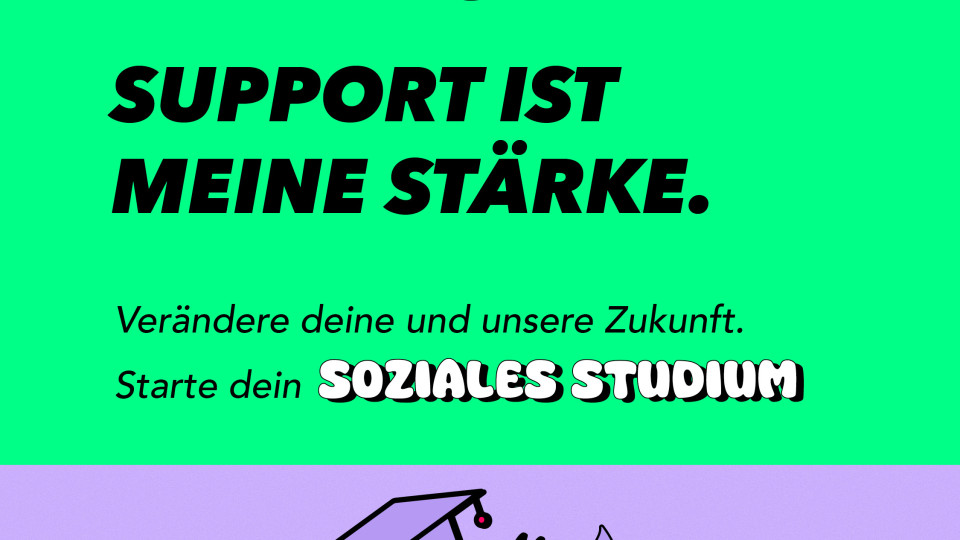 Zu sehen ist eins unsere Kampagnenvorbilder. Er schaut in die Kamera, um ihn herum ist ein Kreis aus vielen bunten Stickern. Über ihm steht "#WhatTheFuture. Support ist meine Stärke. Verändere deine und unsere Zukunft. Starte dein soziales Studium."