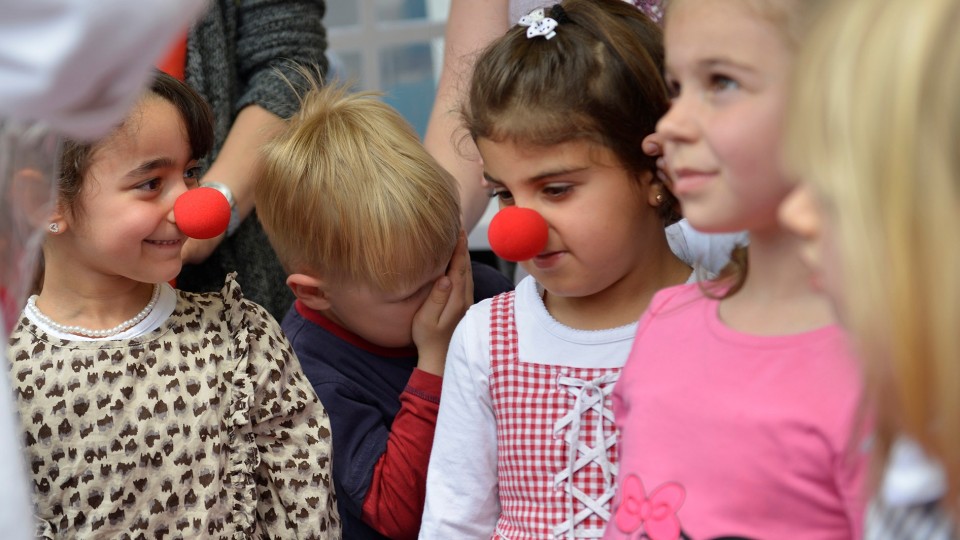 Gute Beispiele, Kinder mit roter Nase