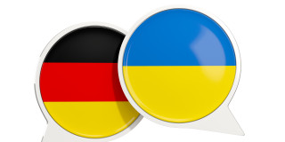 Zu sehen ist die deutsche und die ukrainische Flagge.