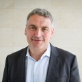 Auf dem Foto ist Herr Staatssekretär Lorenz Bahr zu sehen, der in die Kamera lächelt.
