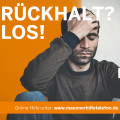 Es ist ein Bild des Hilfetelefons Gewalt an Männern zu sehen. Ein Mann hält sich verzweifelt die Hand an den Kopf. Über ihm steht "Rückhalt? Los!". Oben rechts ist das Logo des Gleichstellungsministeriums. Zudem steht die Nummer des Hilfetelefons auf dem Bild: 0800 1239900 und die Webadresse: www.maennerhilfetelefon.de.
